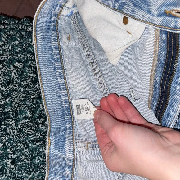 Vintage Levi Shorts - Picture 6 of 10